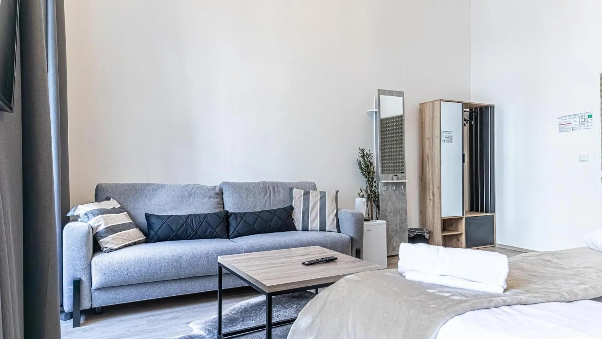Quadrable King Room W/ Cityview Mariahilferstr F Wien Apartment